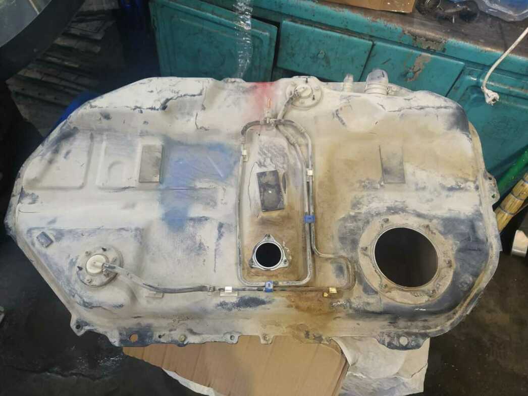 Новый бензобак.