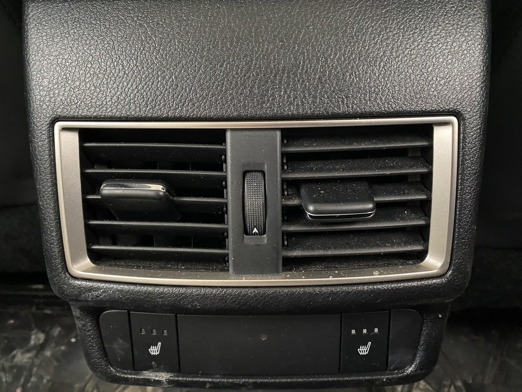 В Lexus NX300 замерзнуть невозможно.