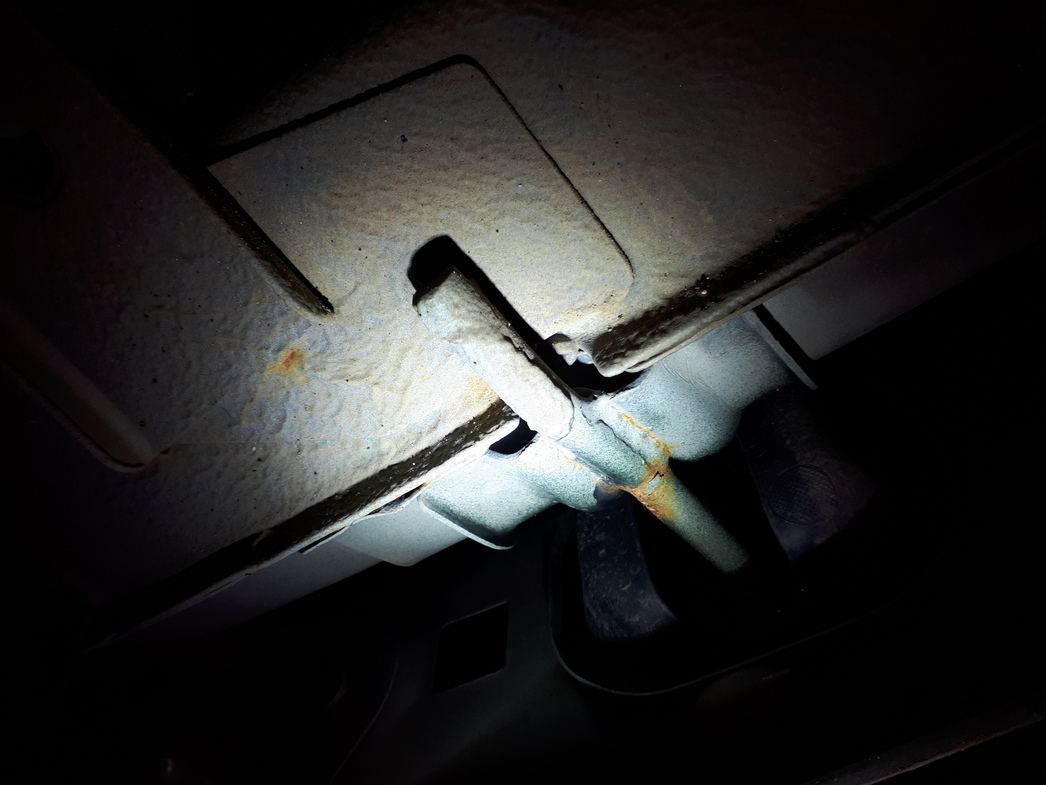 Ржавчина на кузове новой LADA Niva Travel