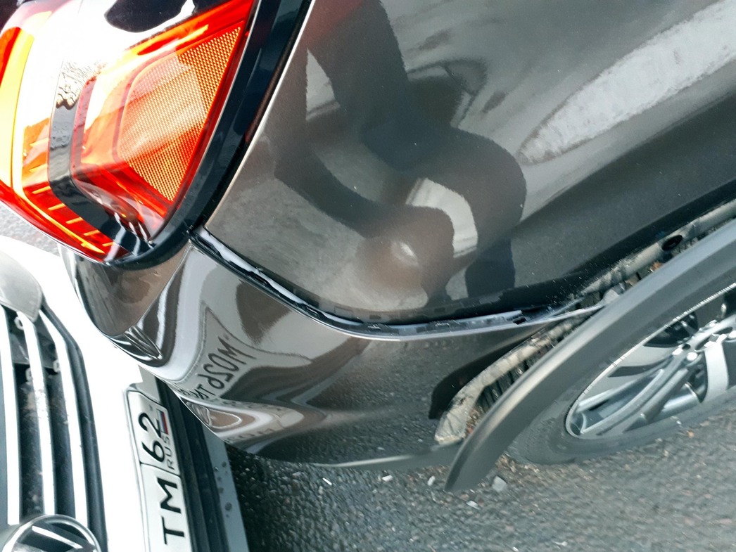 Повреждения, на первый взгляд, незначительные, но ремонт может быть дороже из-за скрытых дефектов. 