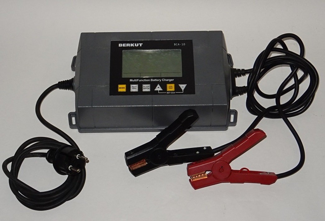 Из всех участников теста (см. фото) быстрее всех с восстановлением емкости АКБ справился Вerkut BCA-10. 