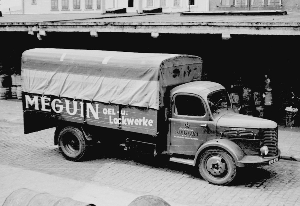 На таких машинах раньше развозили продукцию компании Meguin.
