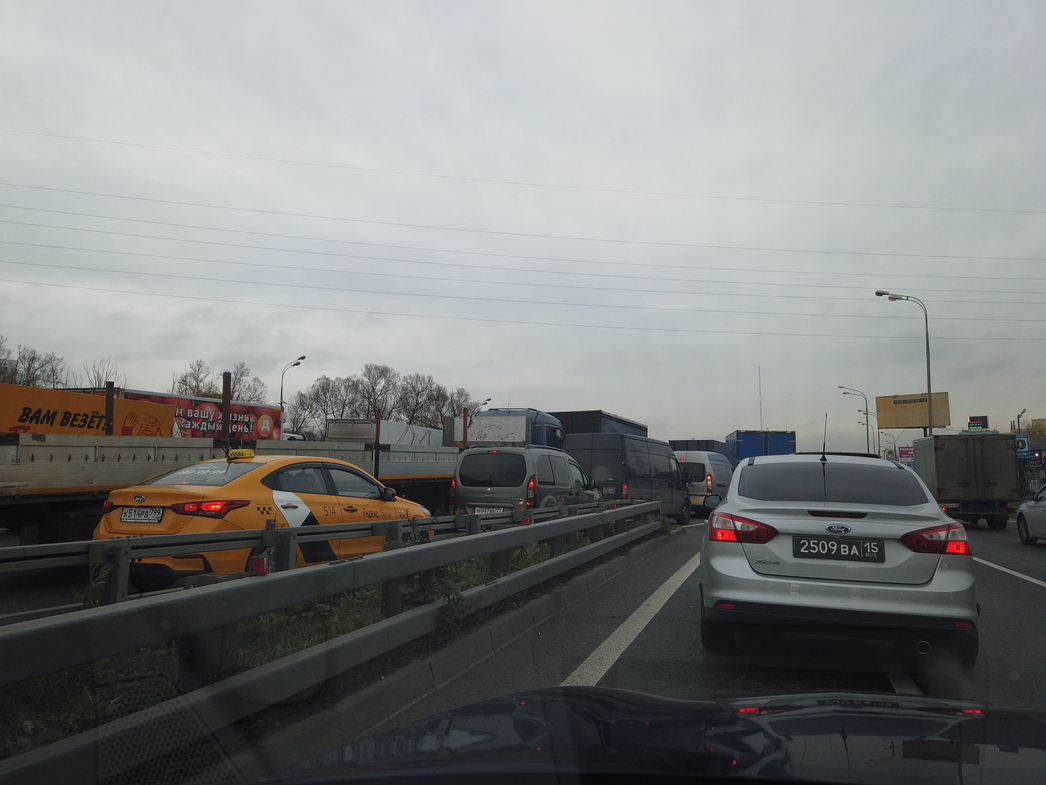 Комбинатор: Мертвый съезд со МКАД на шоссе Энтузиастов - 15 минут на одном месте