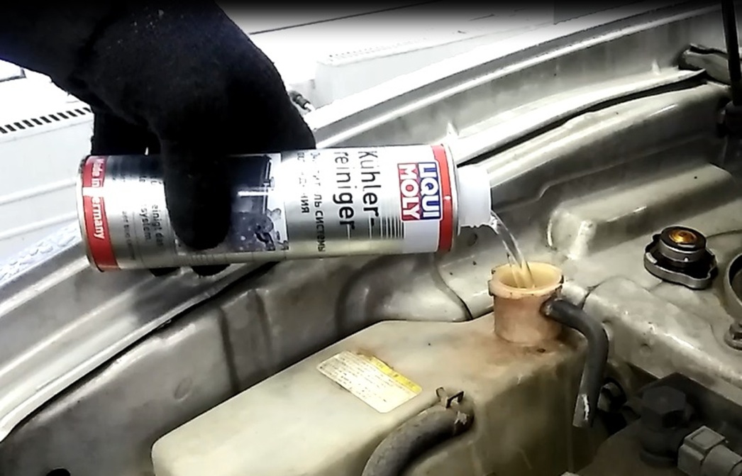 Замену антифриза надо всегда начинать с промывки системы охлаждения.
