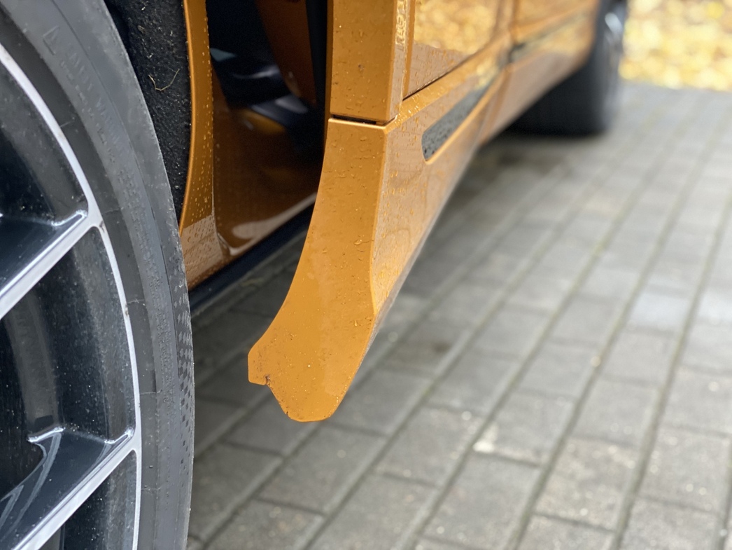 Двери сконструированы так, что прикрывают пороги – испачкаться, выходя из машины, невозможно.