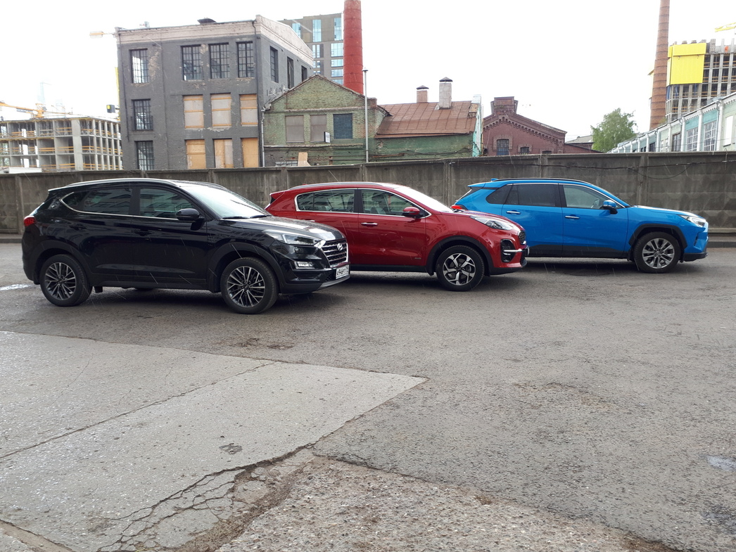 Hyundai Tucson, Toyota RAV4, KIA Sportage