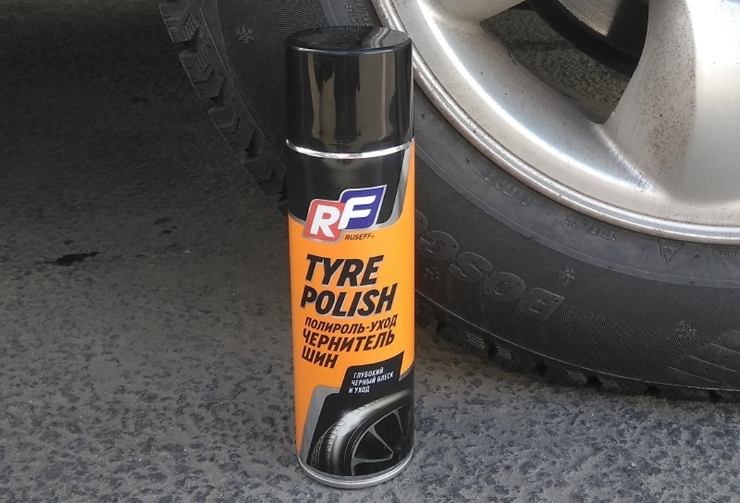 Наибольшую популярность в последние годы приобрели аэрозольные "чернители" шин.
