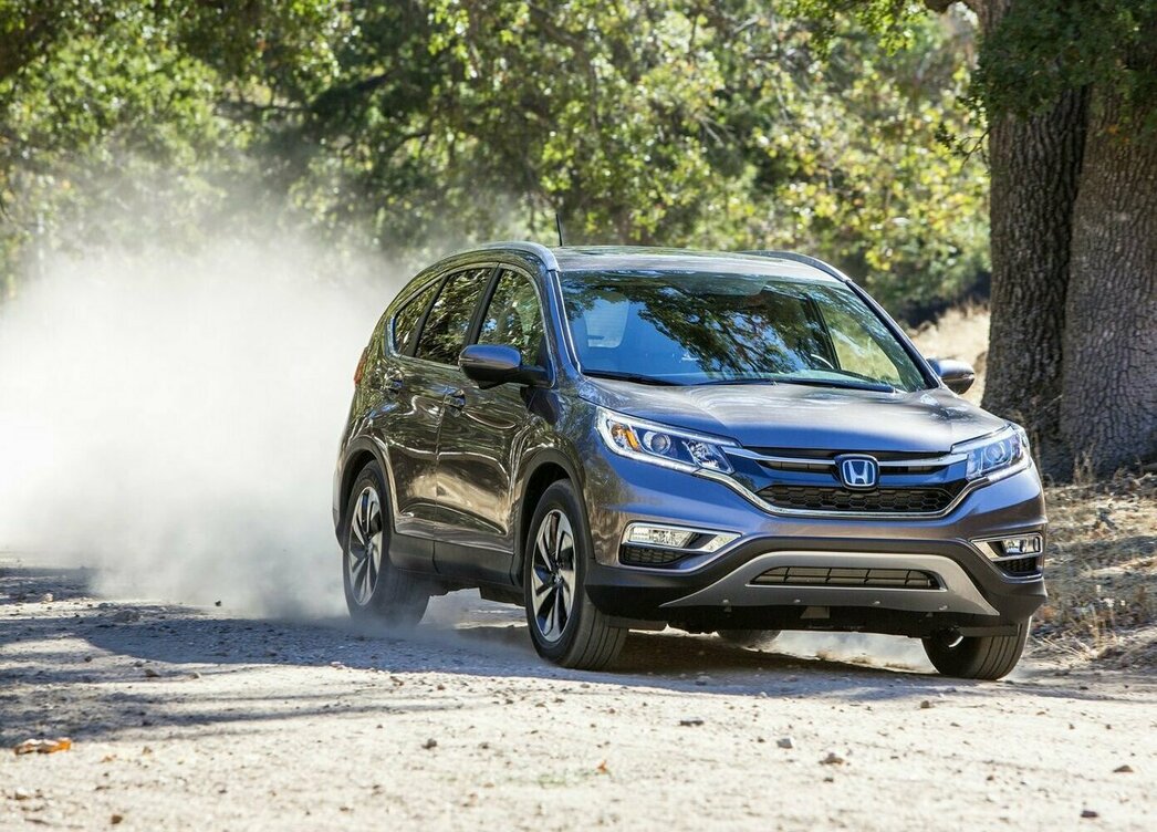 На фото Honda CR-V 2015 модельного года