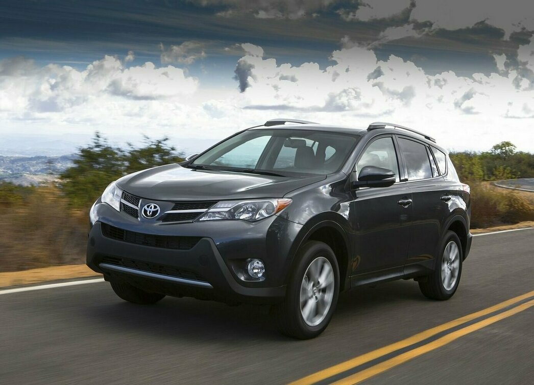 На фото Toyota RAV4 2013 модельного года