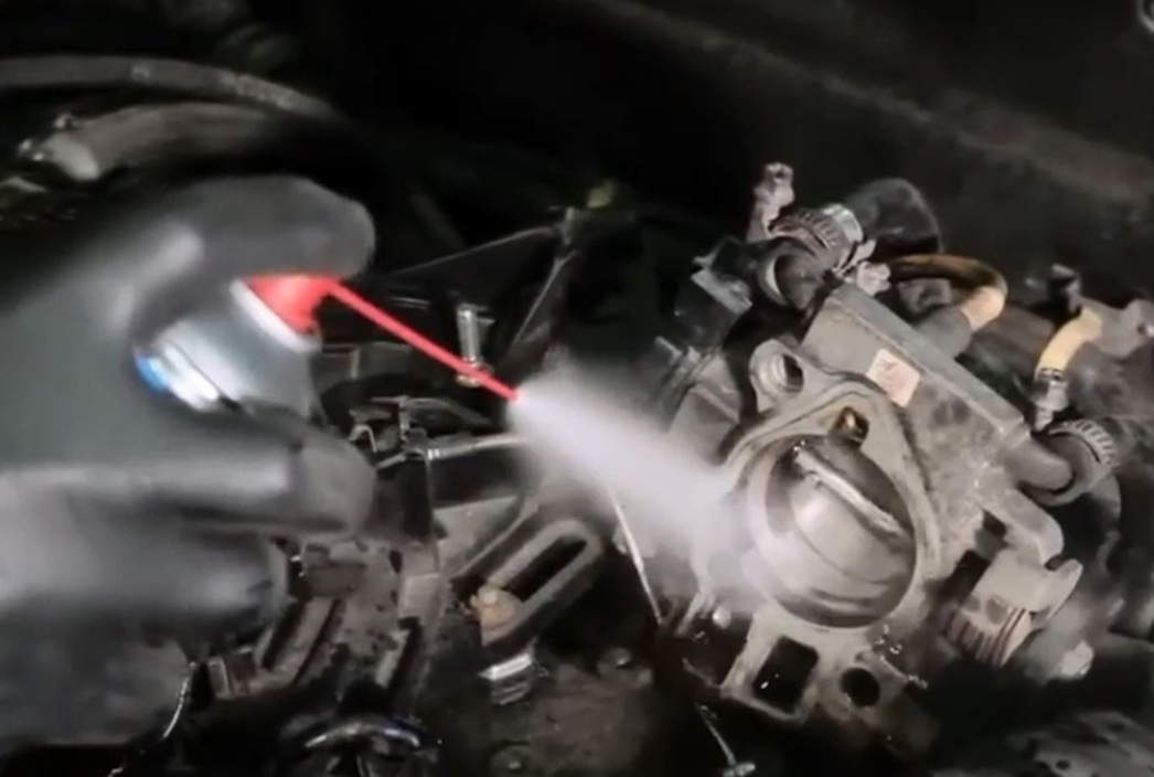 Чистить дроссельную заслонку желательно через каждые 30-50 тыс. км пробега.