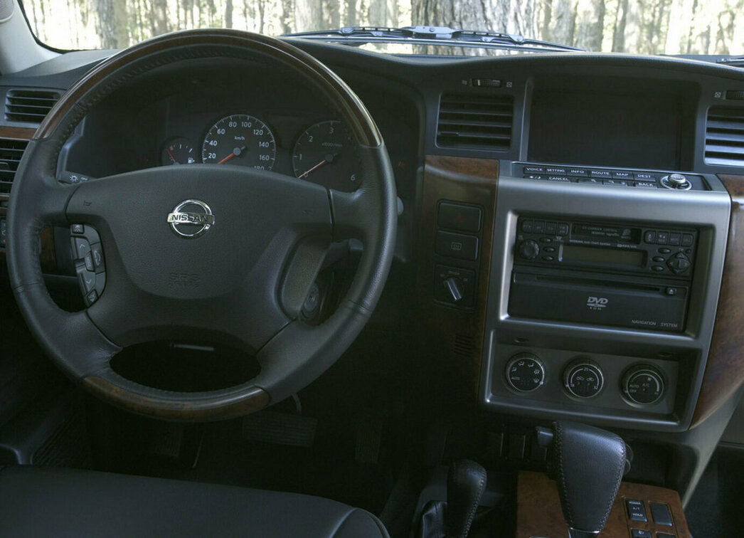 На фото Nissan Patrol 2005 модельного года