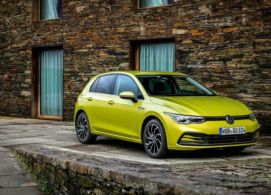 На фото Volkswagen Golf 2020 модельного года