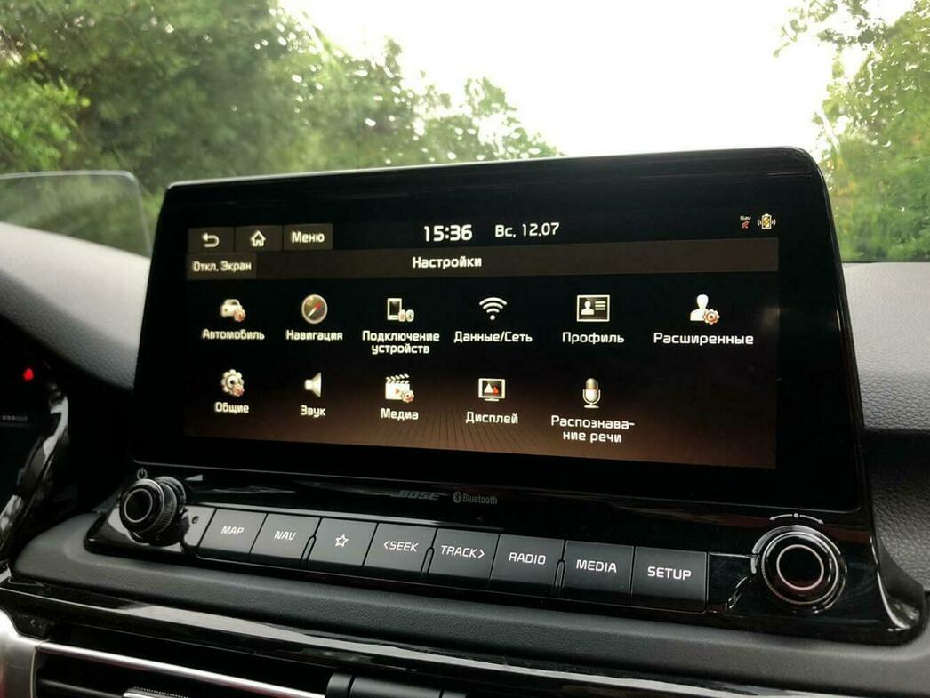 Огромный дисплей - отличительная черта KIA Seltos