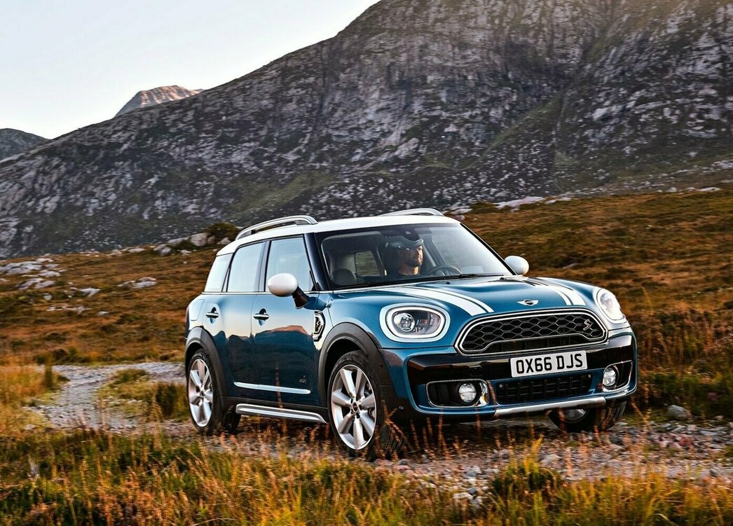 На фото MINI Countryman 2017 модельного года
