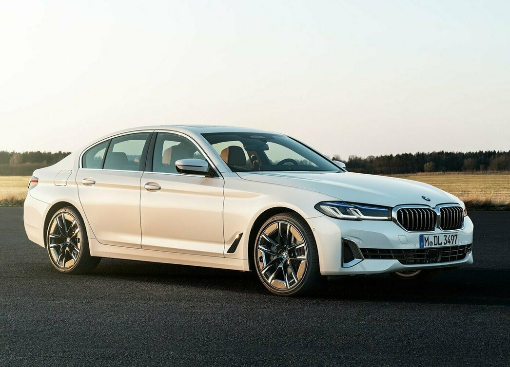 На фото BMW 5-серии 2021 модельного года