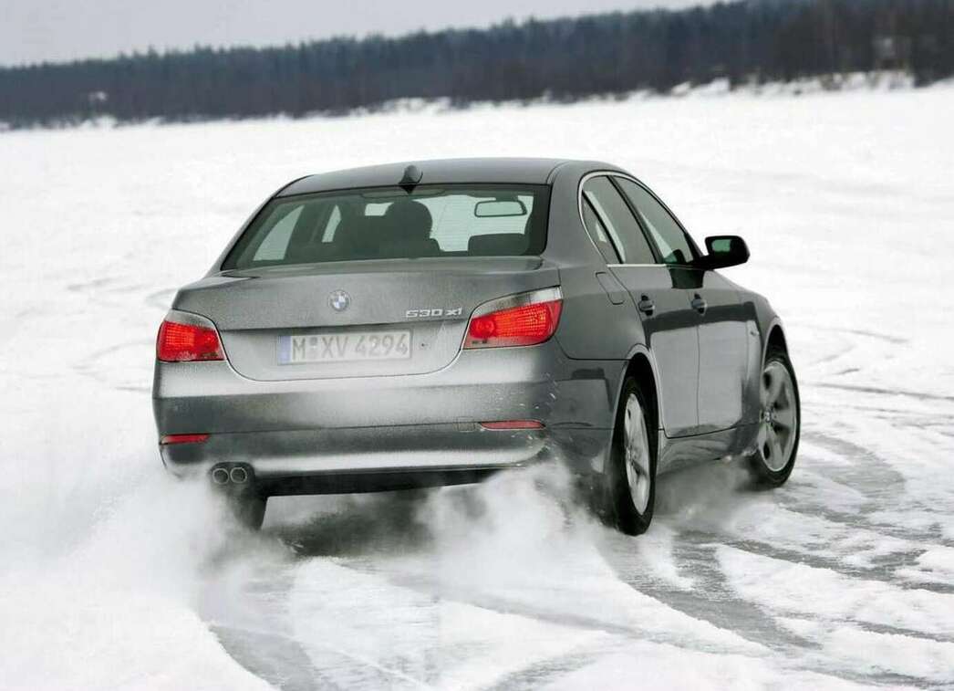 На фото BMW 530xi 2005 модельного года