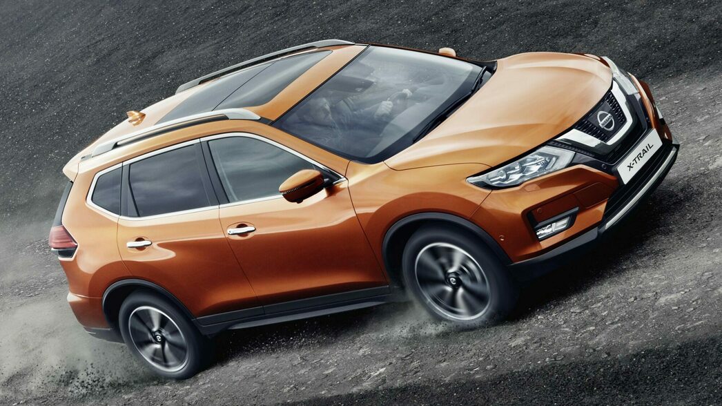 На фото Nissan X-Trail