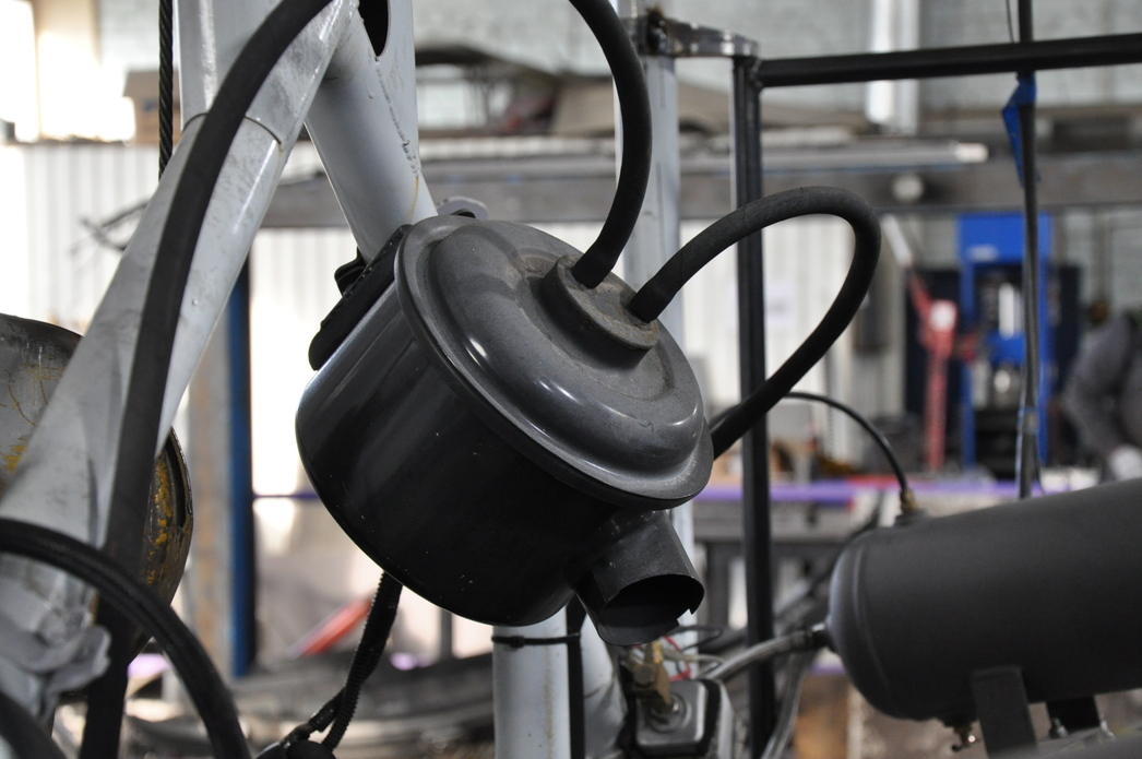 а на забор воздуха поставили воздушный фильтр от УАЗа.