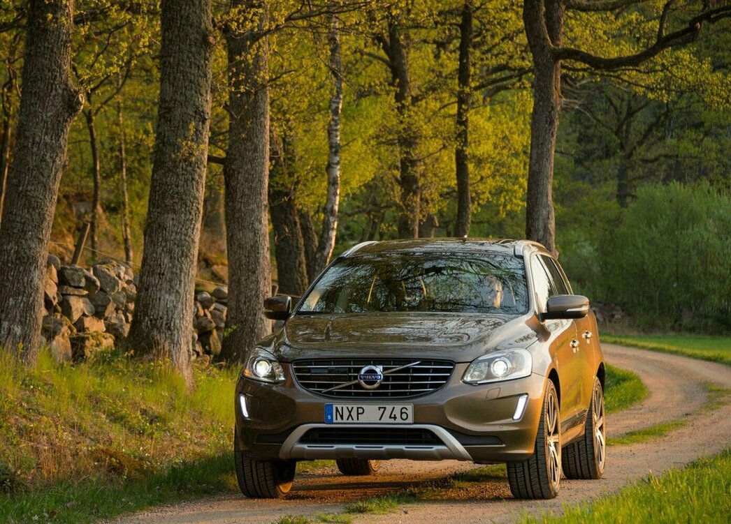 На фото Volvo XC60 (2014)