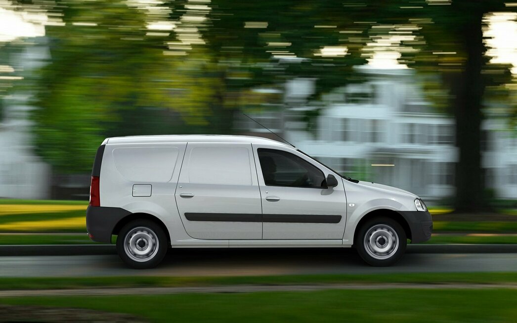 На фото LADA Largus текущего модельного года