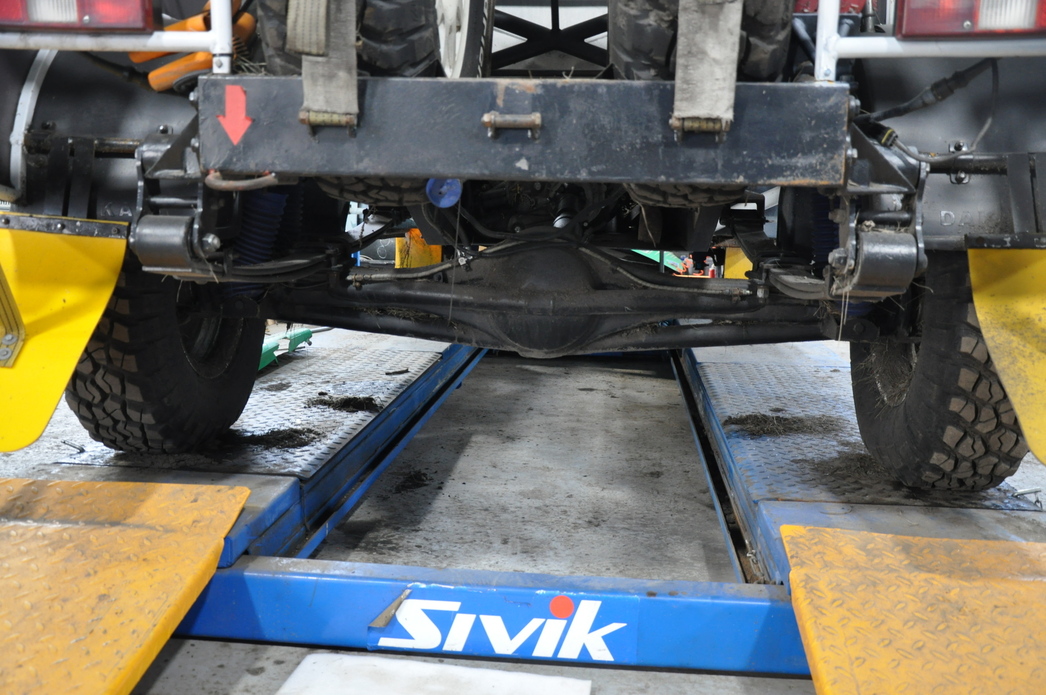 Ход подвески у «рессорной» машины (на фото) — 180 мм, а на пружинной доходит до 300 мм.