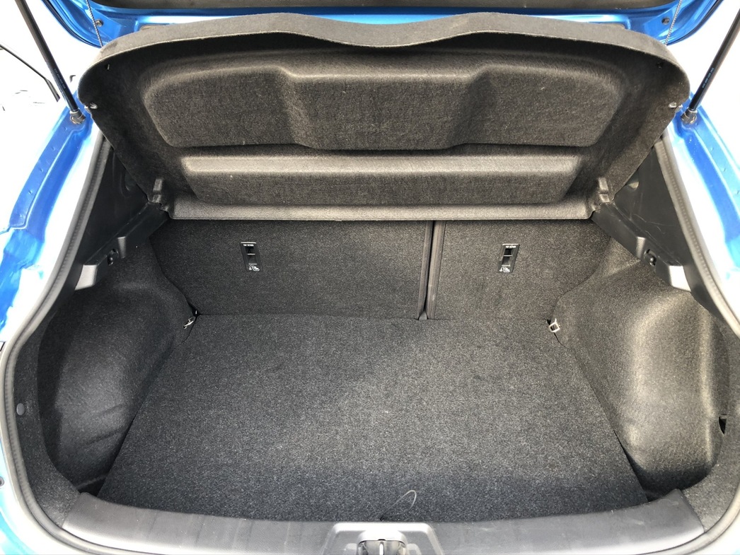 Объем багажного отсека у Nissan на 70 литров больше, чем у Changan.