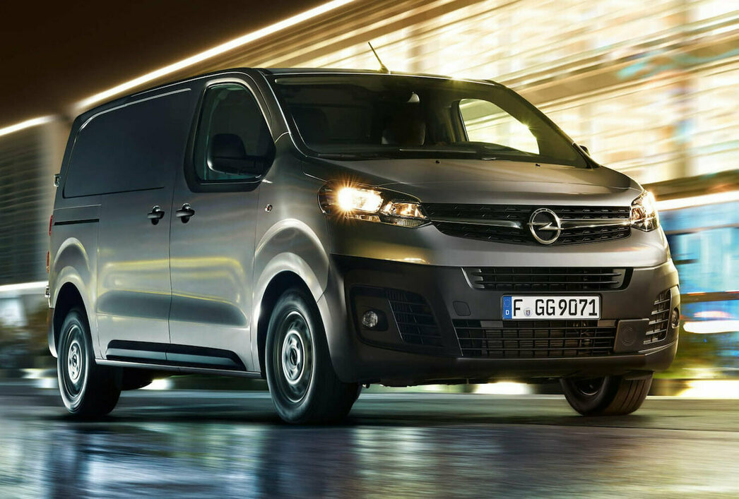На фото Opel Vivaro