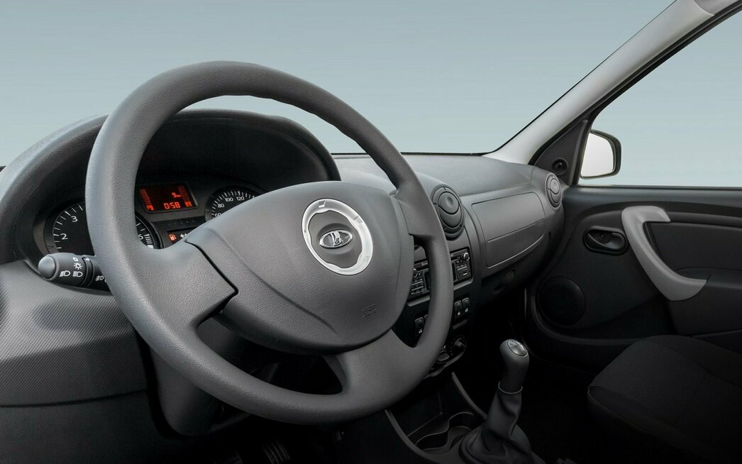 На фото LADA Largus текущего модельного года