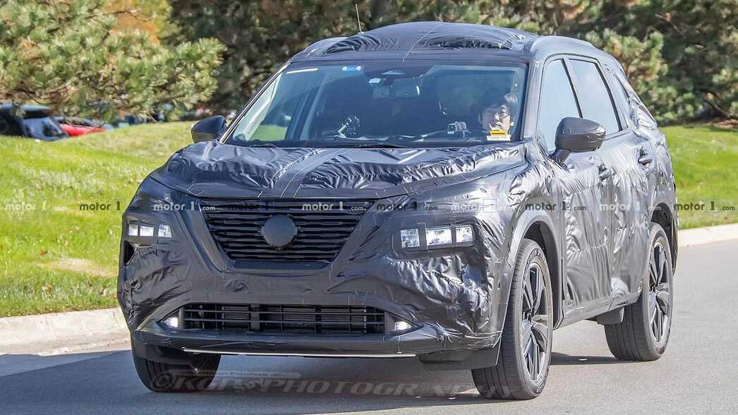 На фото Nissan X-Trail нового покления на ходовых испытаниях