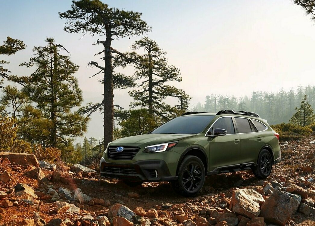 На фото Subaru Outback шестого поколения