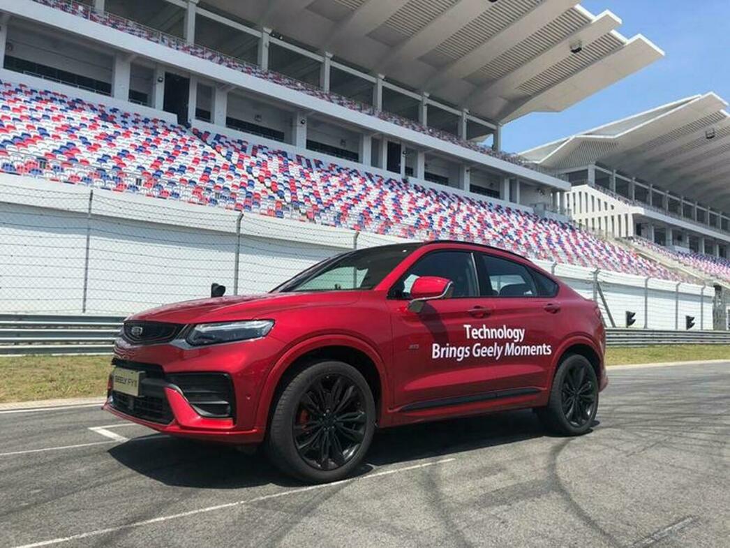 На фото Geely FY11