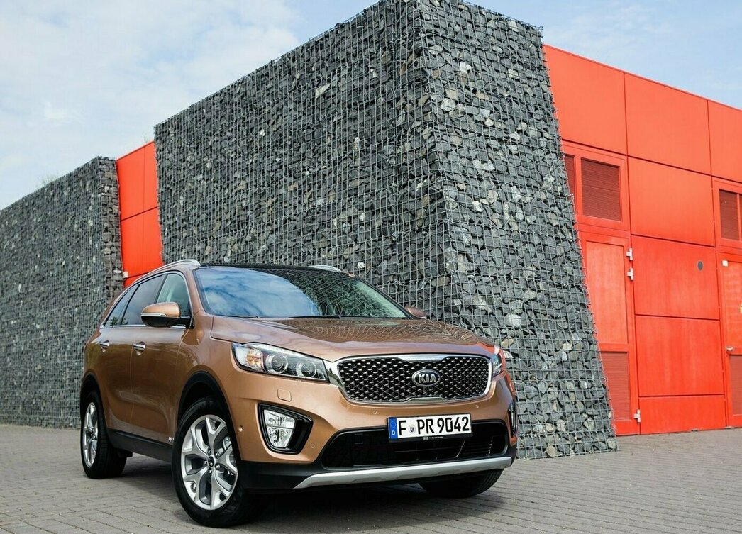 На фото KIA Sorento 2015 модельного года