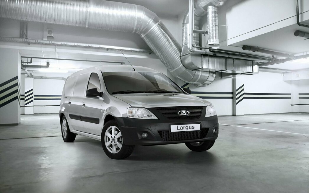 На фото LADA Largus текущего модельного года
