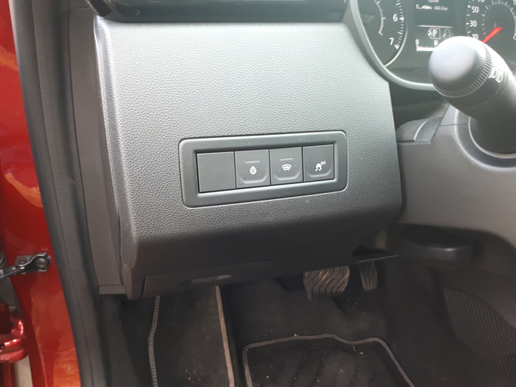 Обогрев лобового стекла и подогрев руля доступны с оснащения Style за 1 249 990 рублей.