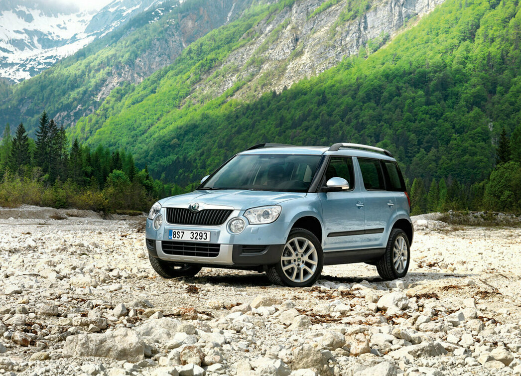На фото Skoda Yeti 2010 года