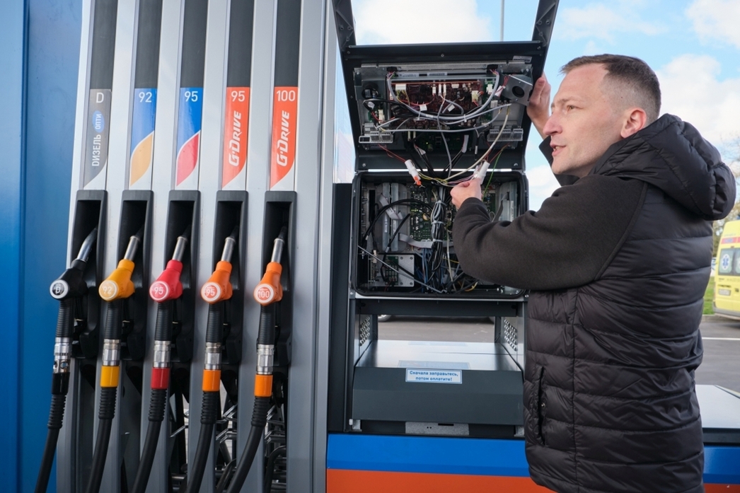 Внутри колонки все в пломбах – персонал станции не может регулировать ее работу