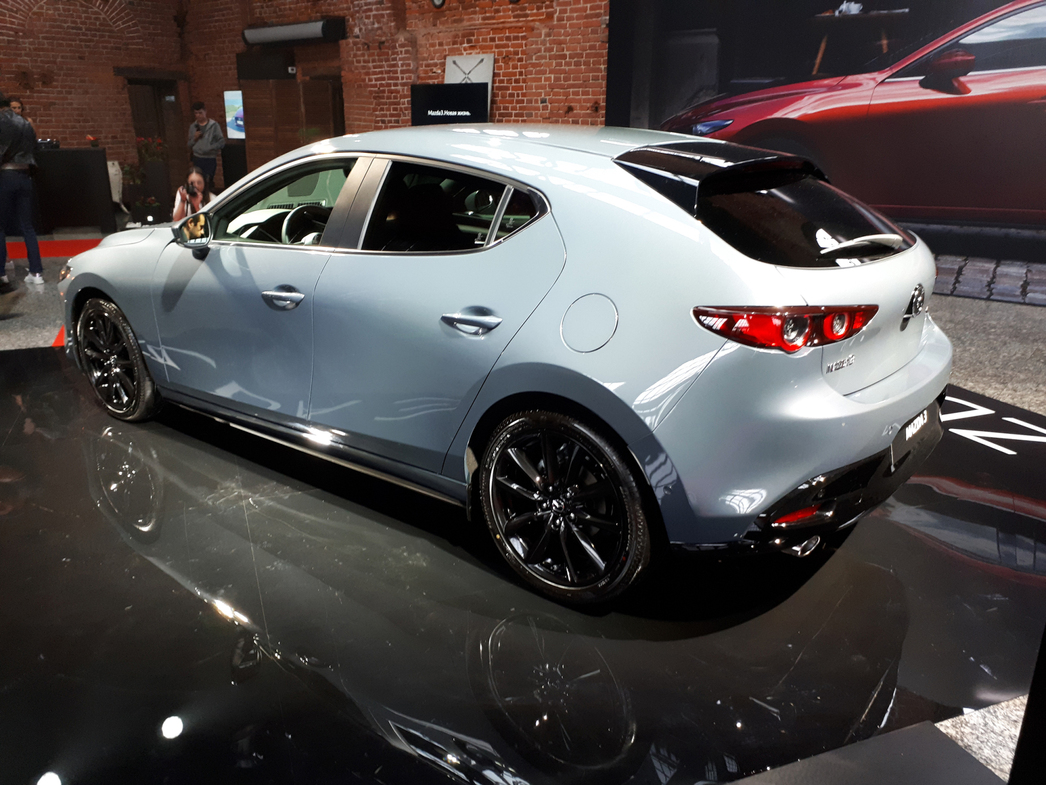 Внешне машина все так же хороша. И так же будет притягивать взгляды. 