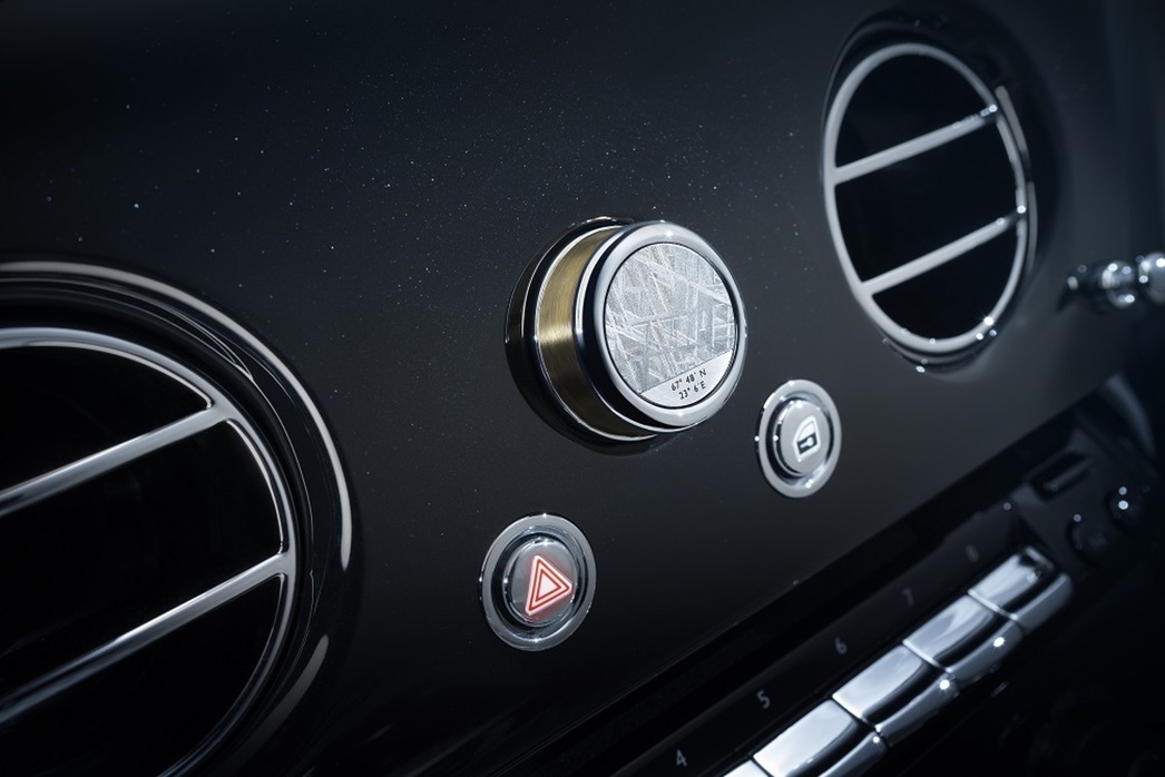 На фото Rolls-Royce Phantom Tranquillity