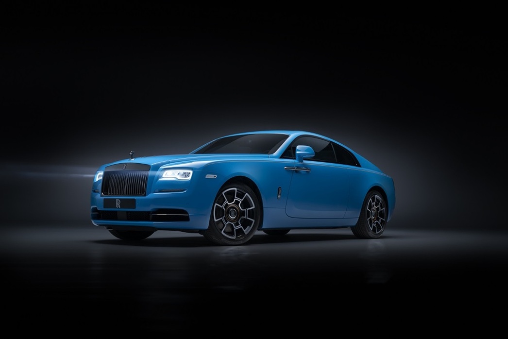 На фото Rolls-Royce Wraith Black Badge