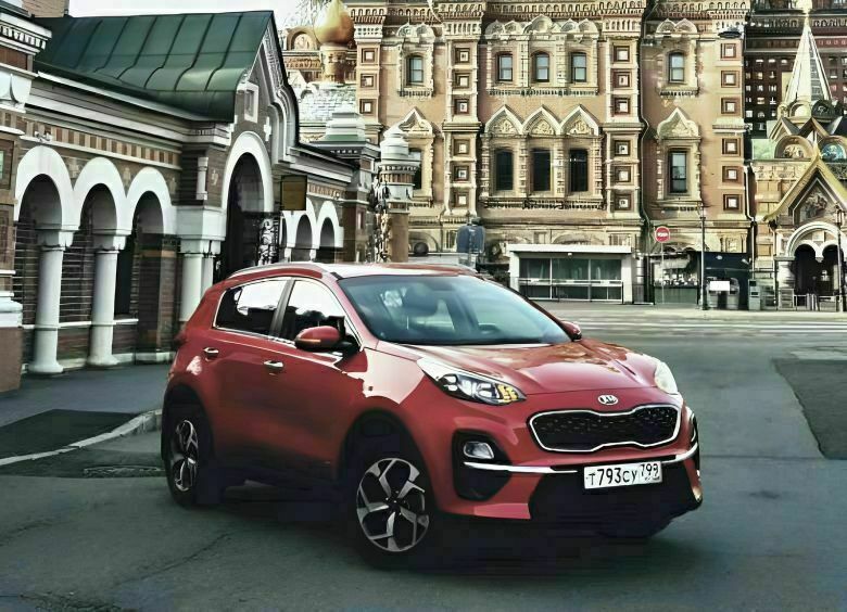 Со всеми остановками: из Москвы в Питер и обратно на KIA Sportage