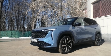 Обыкновенный «нестандарт»: тест-драйв нового поколения кроссовера Geely Atlas