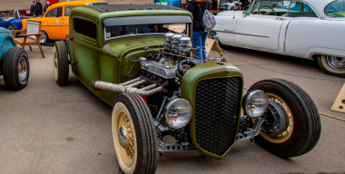 Удивительное – рядом: на выставке «Мотовесна-2024» показали потрясающие ретромобили