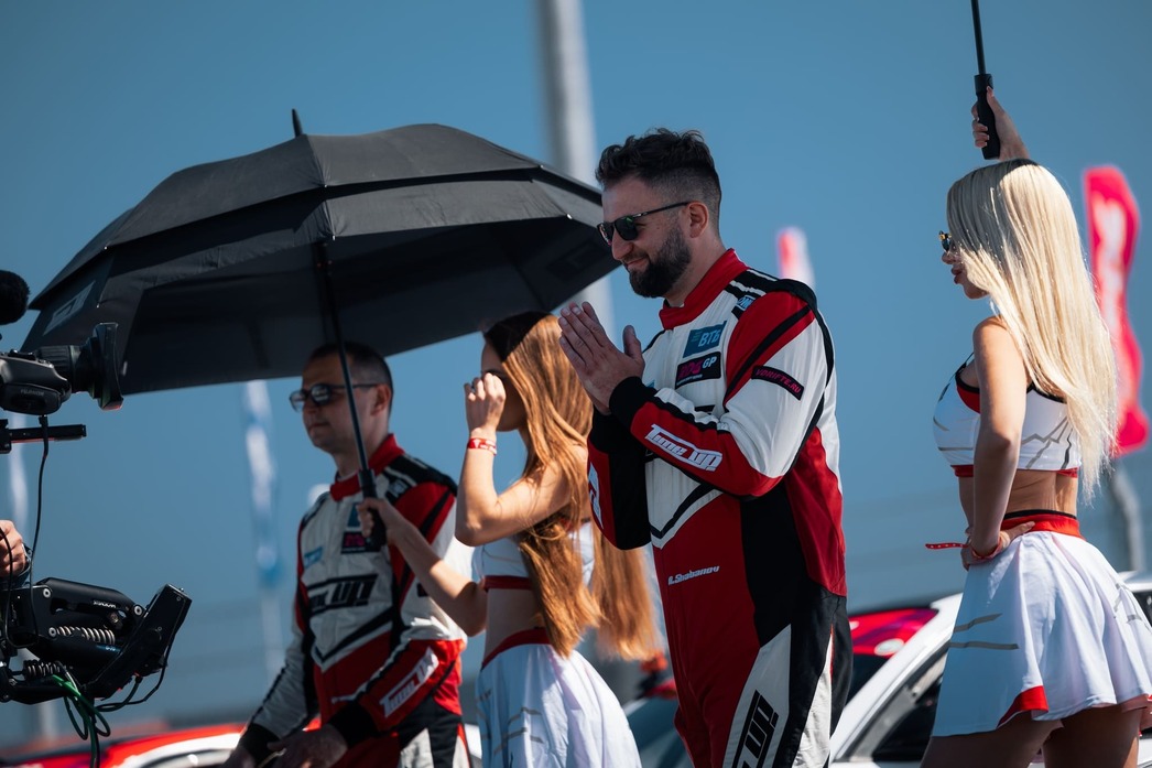 Артем Шабанов проводит свой первый сезон в серии и пока лидирует, завоевав три подиума из трех возможных.