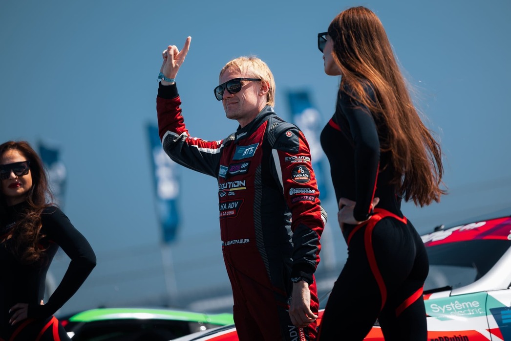 Аркадий Цареградцев — спортсмен, который объединяет в себе таланты умелого дрифтера и яркого шоумена.