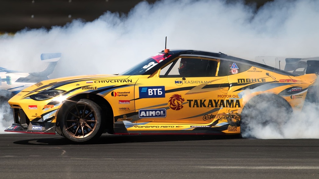 По итогам квалификации формируются пары, которые проводят свои дуэли на выбывание — проигравший прекращает участие в дальнейшей борьбе