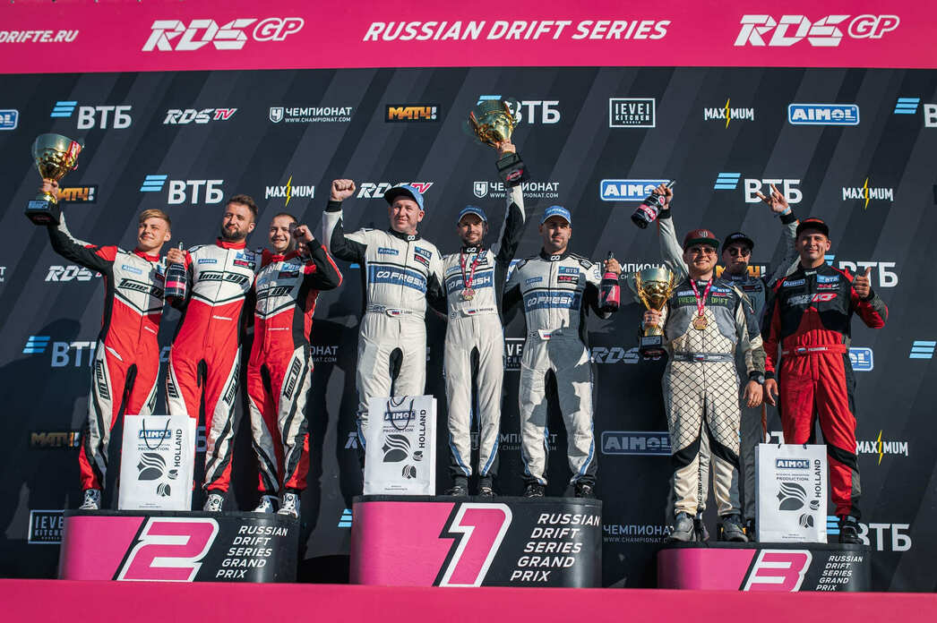 Команды TimeUp, Fresh Racing и Predator Drift Team на подиуме RDS GP на «Игора Драйв».
