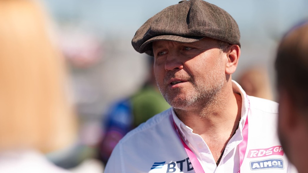 Заслуга в том, насколько популярным стал дрифт, принадлежит руководителю Российской Дрифт Серии Дмитрию Добровольскому, который вывел турнир на новый уровень.