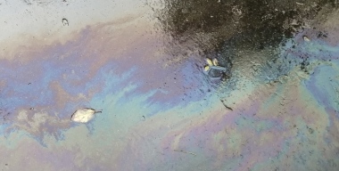 Российские власти резко повышают цены на бензин