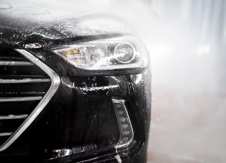 Изображение Автоэксперт объяснил, почему опасно мыть автомобиль из ведра