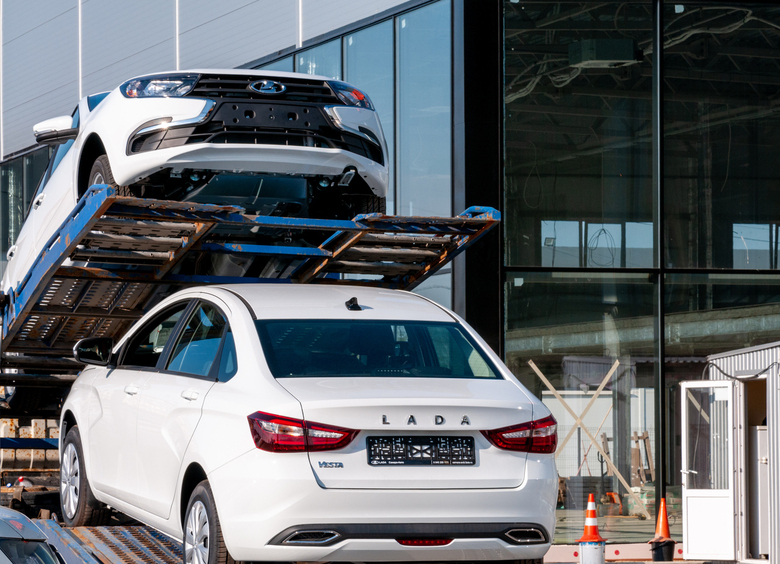 Изображение LADA Vesta со старыми-новыми опциями: праздник со слезами на глазах